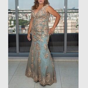 NEW TERANI COUTURE Plus Floral 3d Applique Gown
